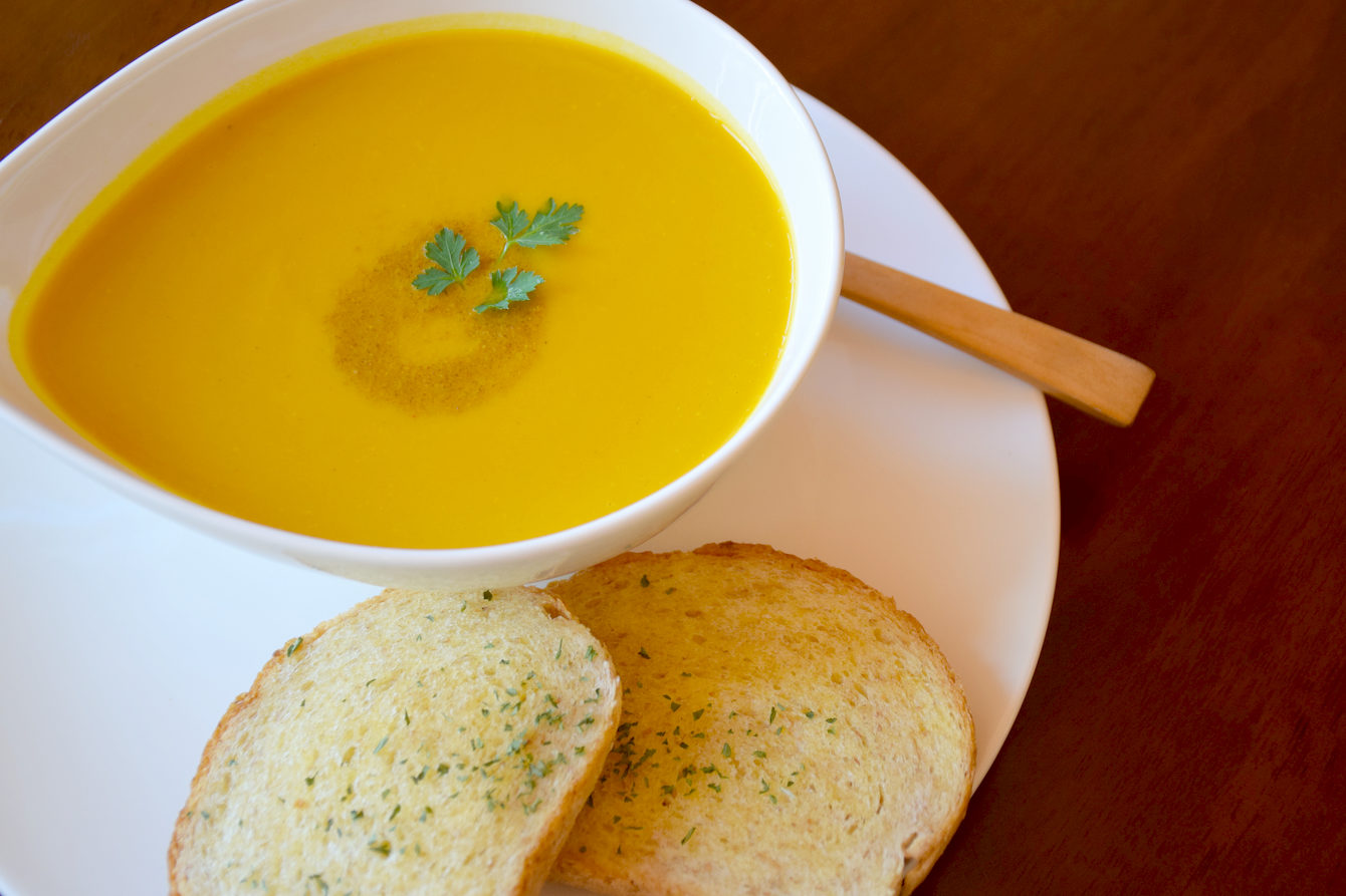 PUMPKIN SOUP WITH NORWEGIAN BREAD（いわき市平のコーヒーと紅茶・ランチとケーキのノルウェーカフェです）